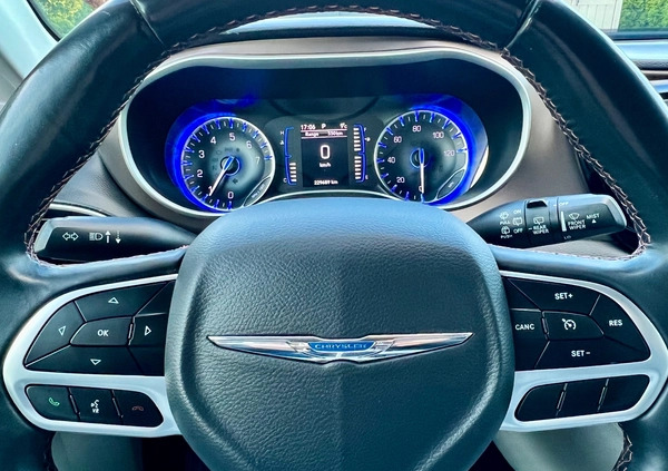Chrysler Pacifica cena 86900 przebieg: 232231, rok produkcji 2018 z Czarne małe 781
